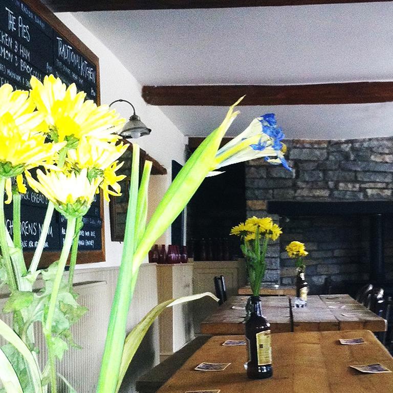 Cross Keys Inn Lydford-on-Fosse Buitenkant foto